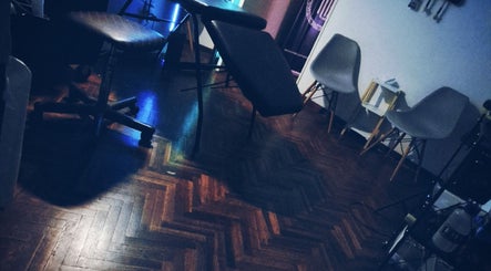 [ CREATIVE STUDIO ] image 3
