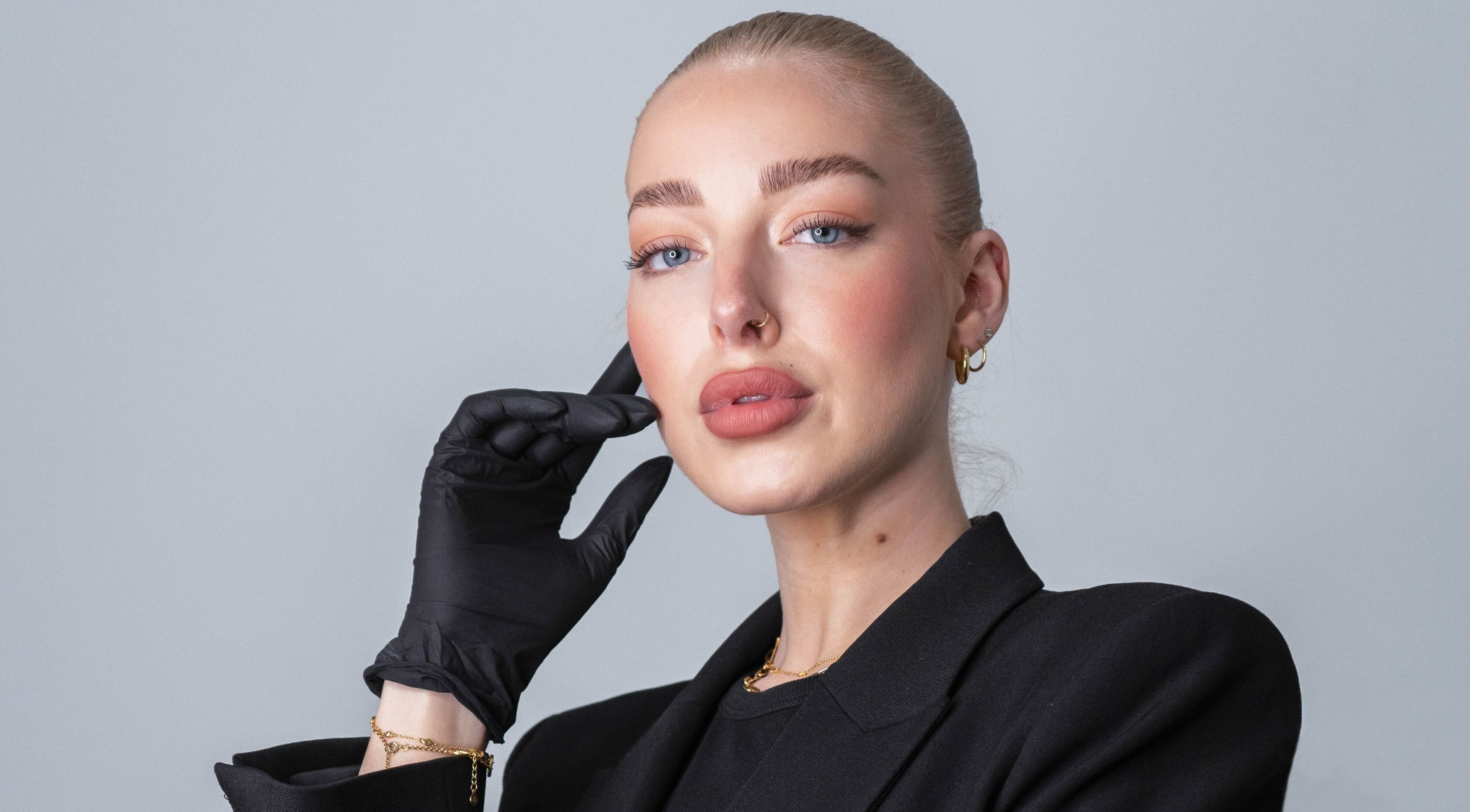 Professional beauty treatment at Brows by Kasey, Verdun, Québec, CA. Elegant makeup and meticulous care.