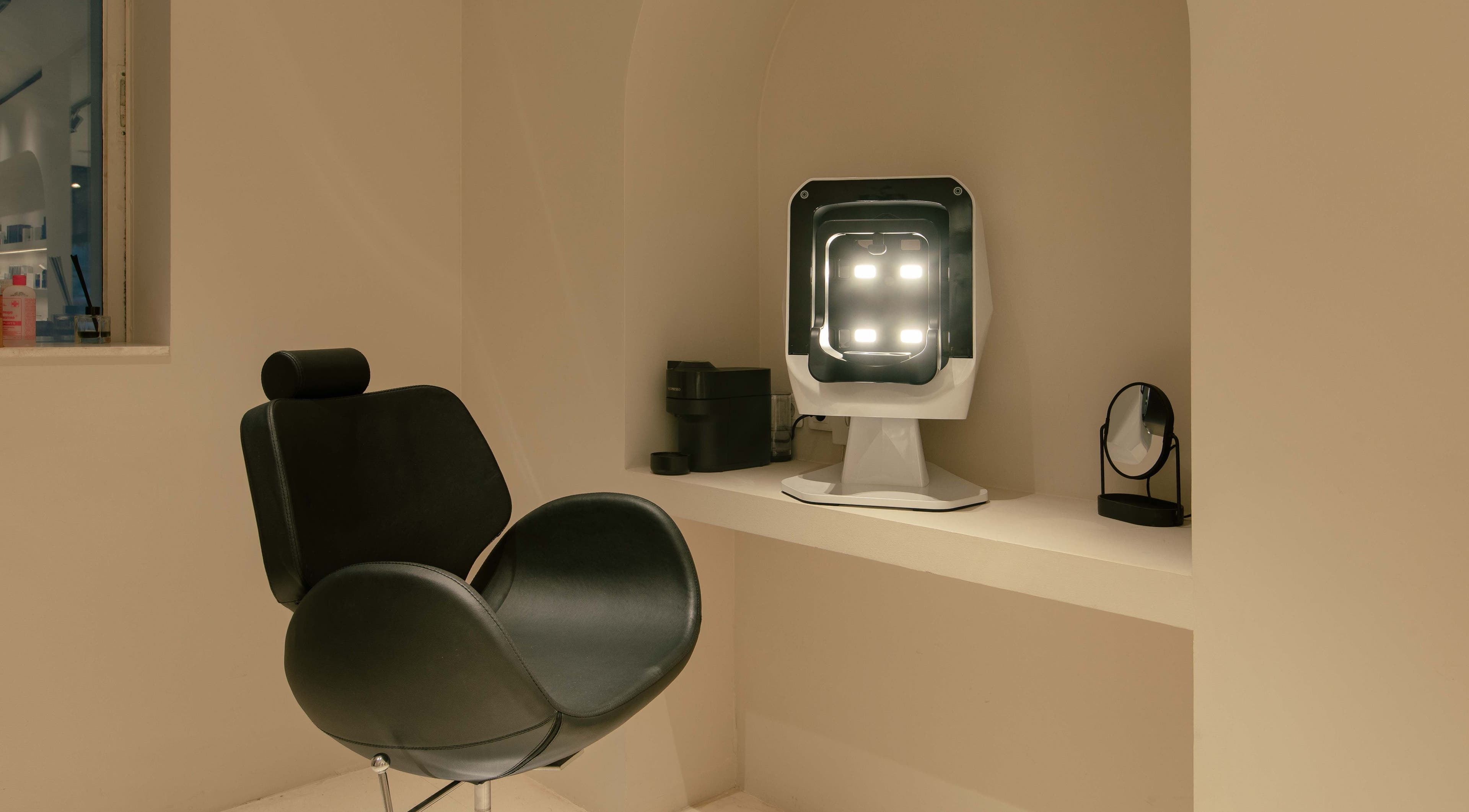 Άνετη καρέκλα και εξοπλισμός στο Skinu Premium Cosmetics, Αθήνα, GR.