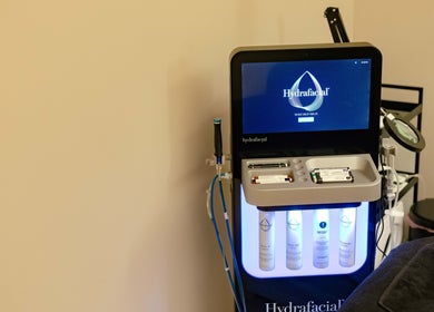 Συσκευή Hydrafacial στο Skinu Premium Cosmetics στην Αθήνα, GR.
