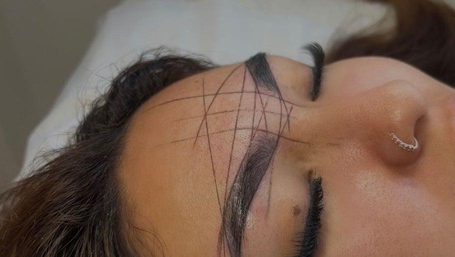 Precision brow mapping at Maria Ramos, London, England, GB for perfect eyebrow shaping.