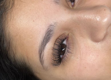 Close-up of eyelash extensions from Maria Ramos in London, England, GB, showcasing natural beauty.