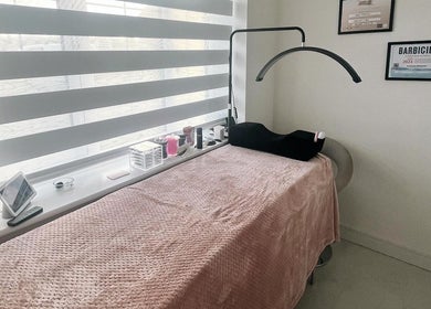 Lash treatment room at Jordy Lashed Me, Penwortham, England, GB with a cozy pink blanket.
