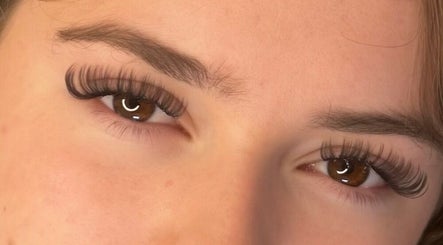 Dolled By Mia | Lash & Brow Specialist, bilde 3