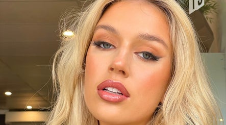 Makeup By Courtney Jade / Coco Brows