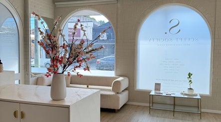 Calm lounge area with cherry blossoms at Ellie Schon Makeup Artist, Melbourne, Victoria, AU.
