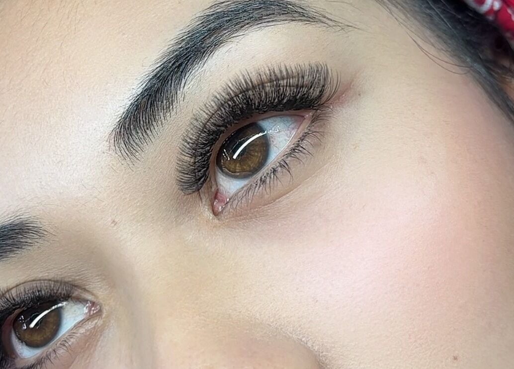 Extensiones de pestañas realzan la mirada en Lashes Cancún, Cancún, Quintana Roo, MX.