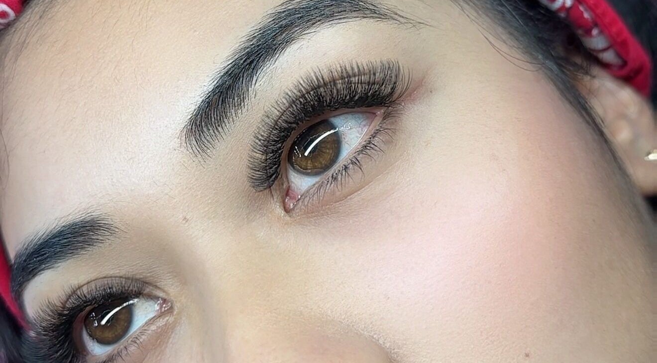 Extensiones de pestañas realzan la mirada en Lashes Cancún, Cancún, Quintana Roo, MX.