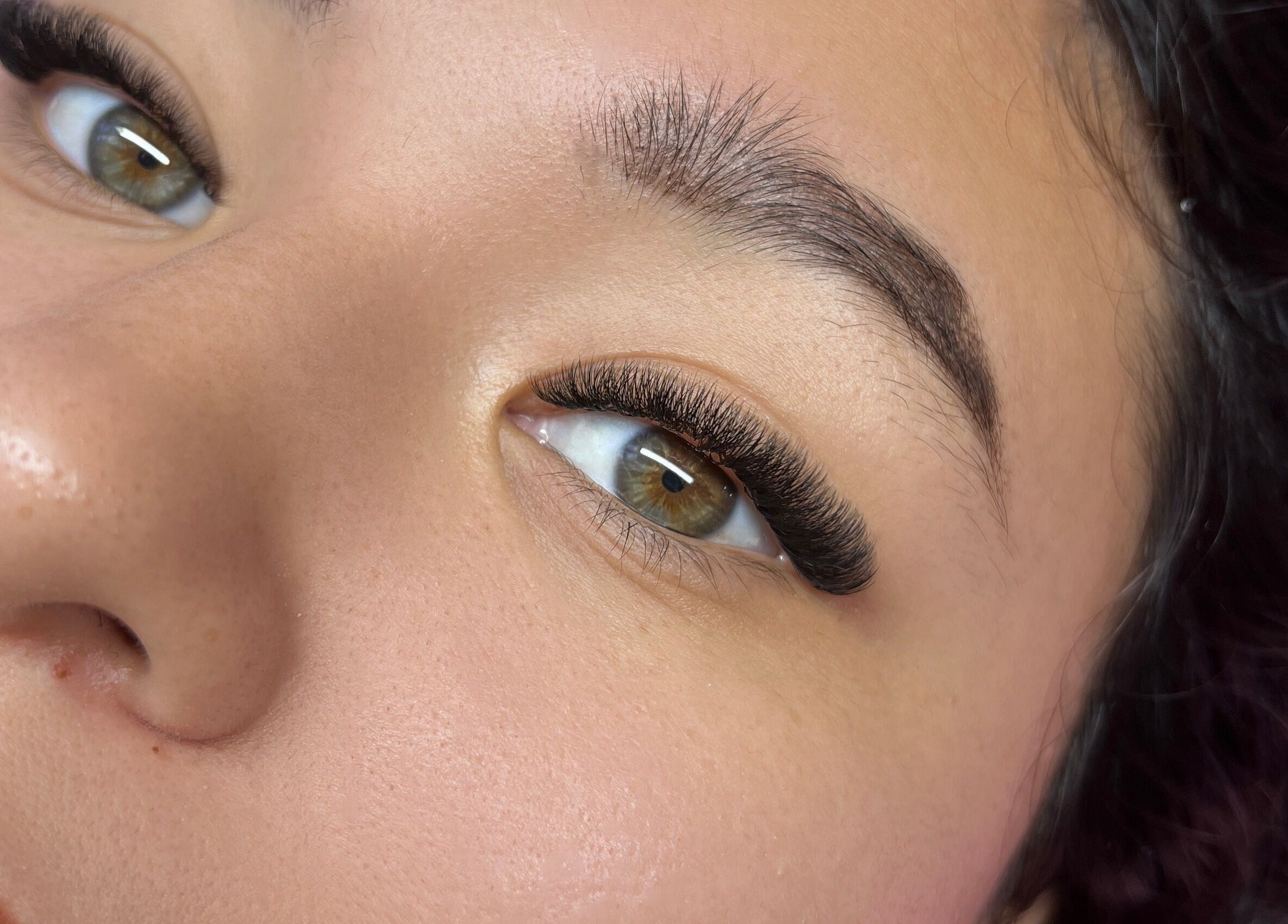 Primer plano de extensiones de pestañas en Lashes Cancún, Cancún, Quintana Roo, MX.