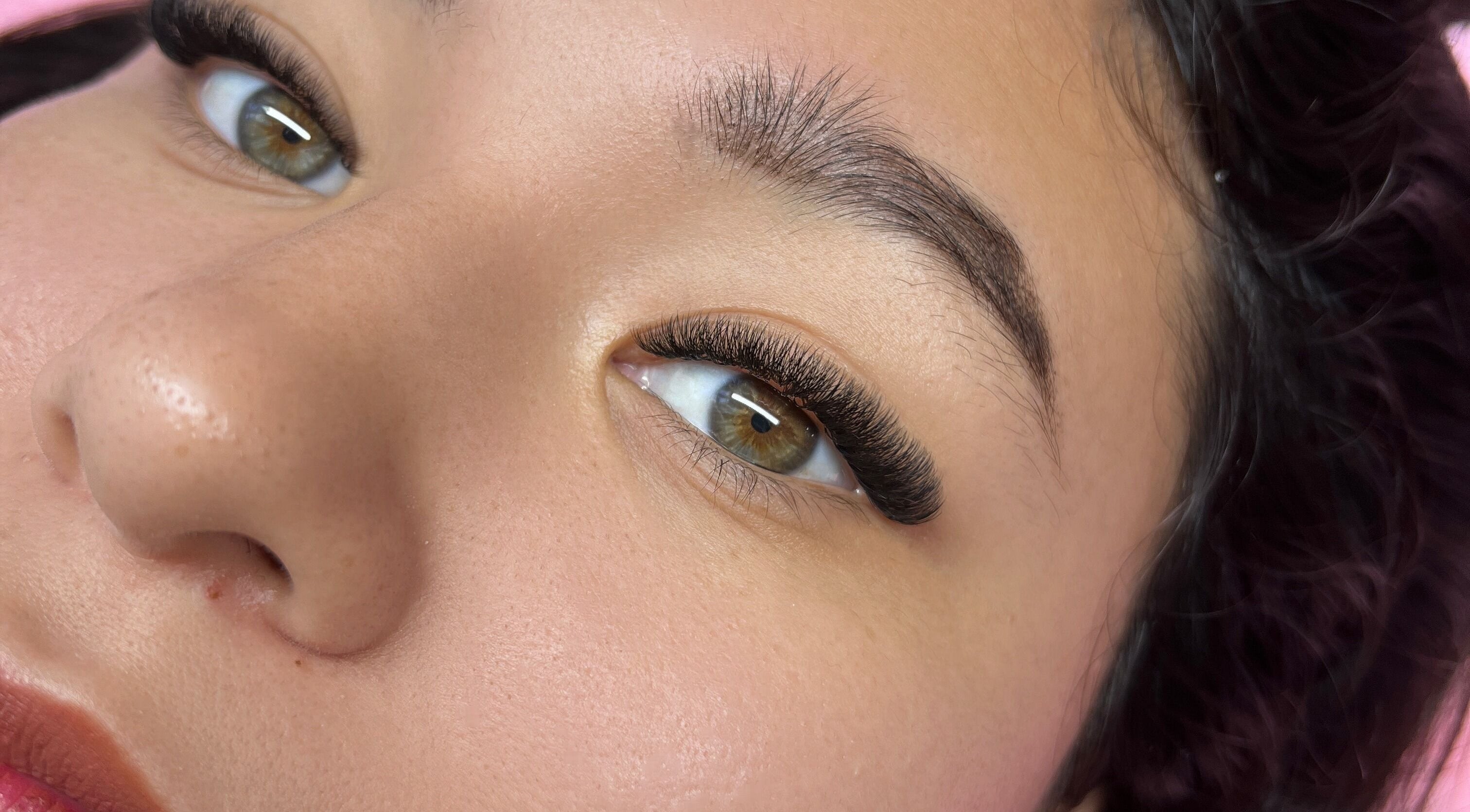 Primer plano de extensiones de pestañas en Lashes Cancún, Cancún, Quintana Roo, MX.