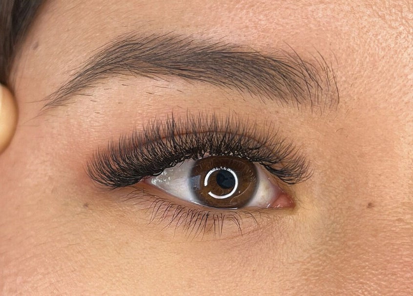 Extensiones de pestañas en Lashes Cancún, Quintana Roo, MX. Hermoso y natural acabado.