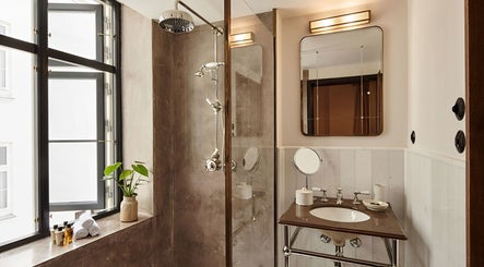 Gambar Hotel Sanders 2