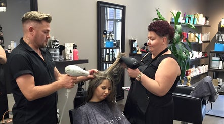 Hot on Top Salon image 2