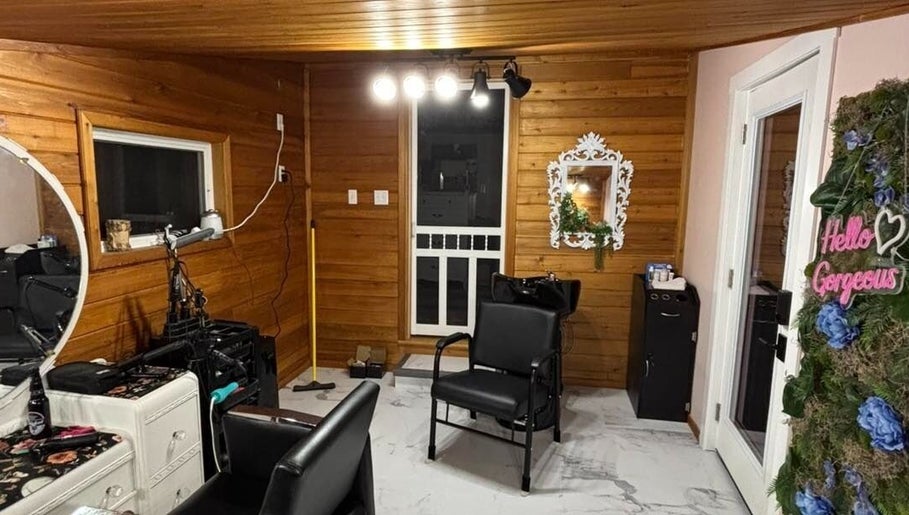 Cozy salon interior of Hot on Top Salon in Regina, Saskatchewan, CA with elegant decor and styling chair.