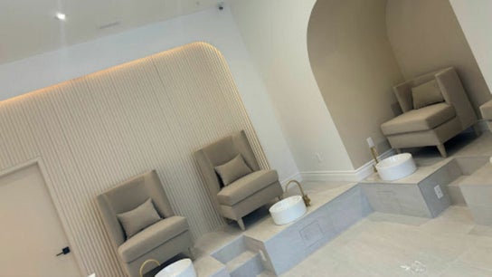 Grimsby Lux Nail Beauty Bar