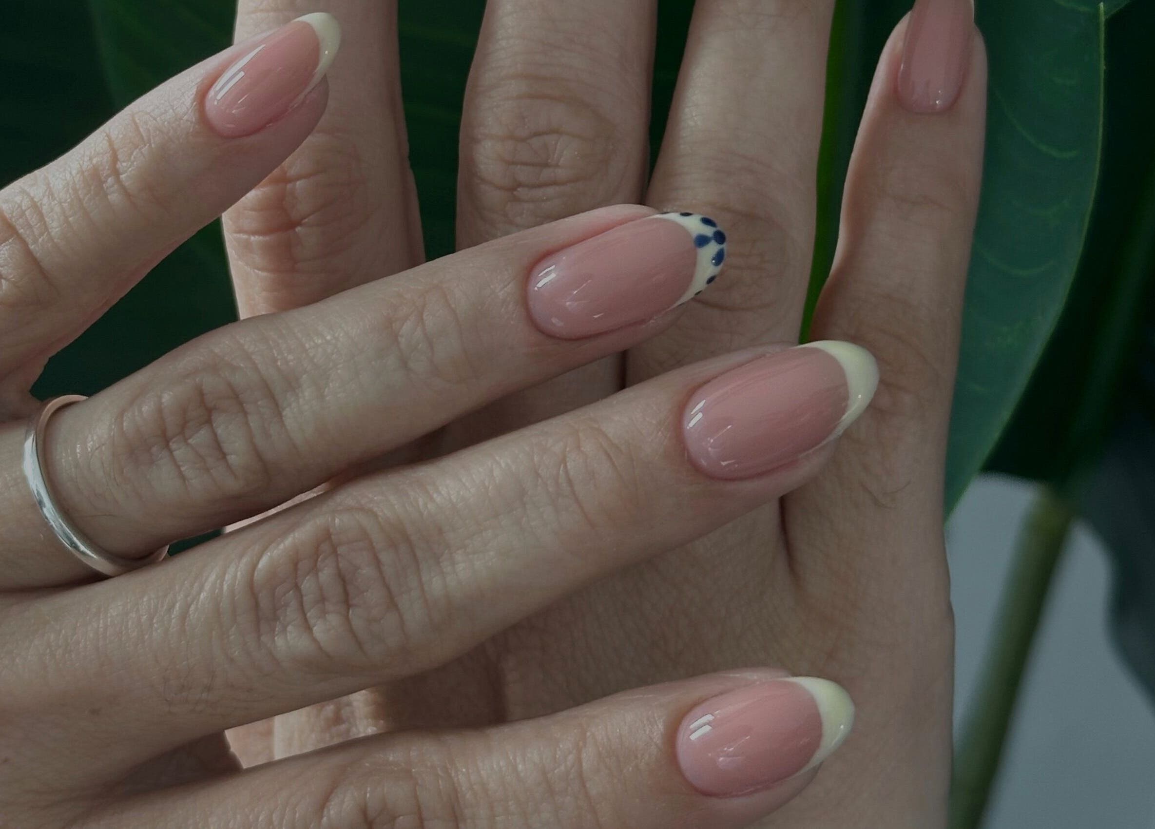 Uñas elegantes en Aura Salon | Isabela PR en Isabela, Isabela, PR.