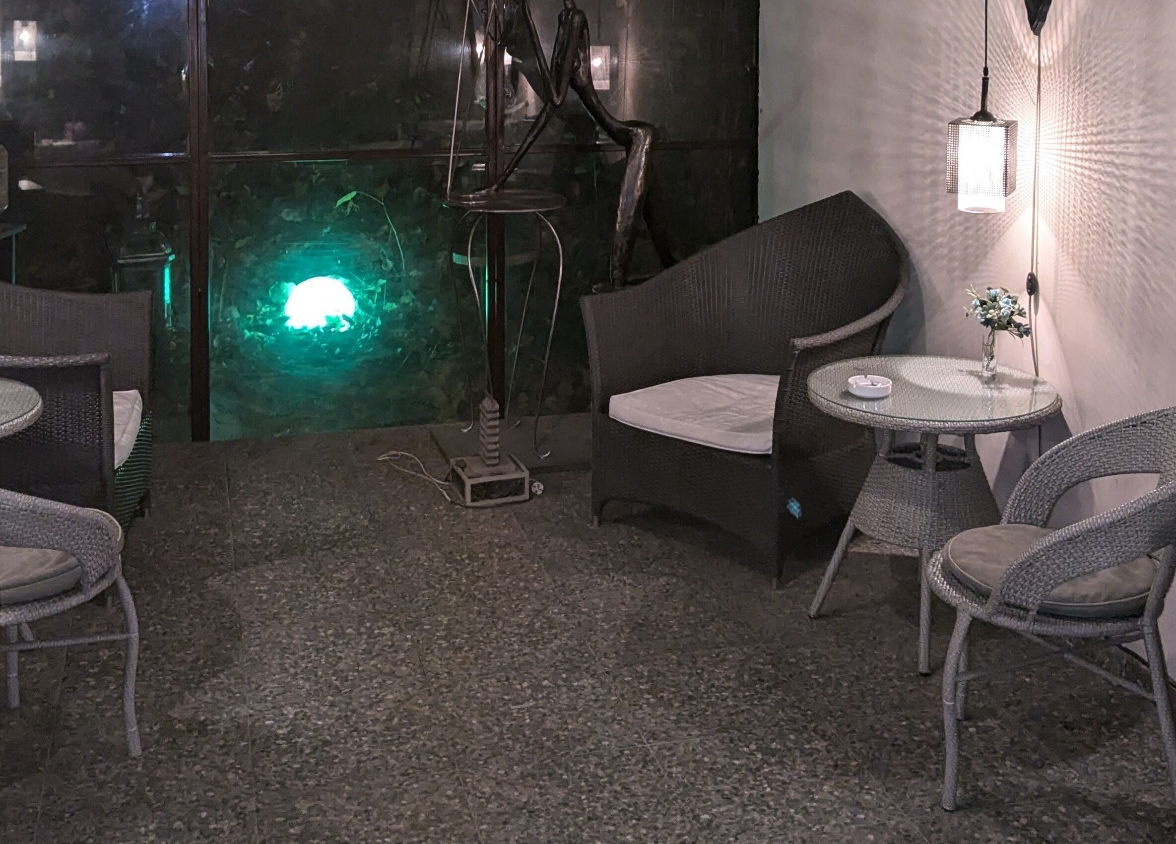 Serene lounge with cozy seating at Premier Spa and Aesthetics, T'bilisi, Tbilisi, GE, offering relaxation.