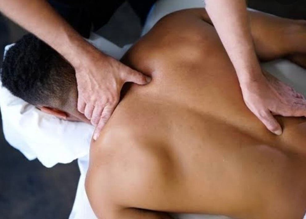 Relaxing massage at Fern Spa & Massage in Auckland, NZ, focusing on back therapy for ultimate relaxation.