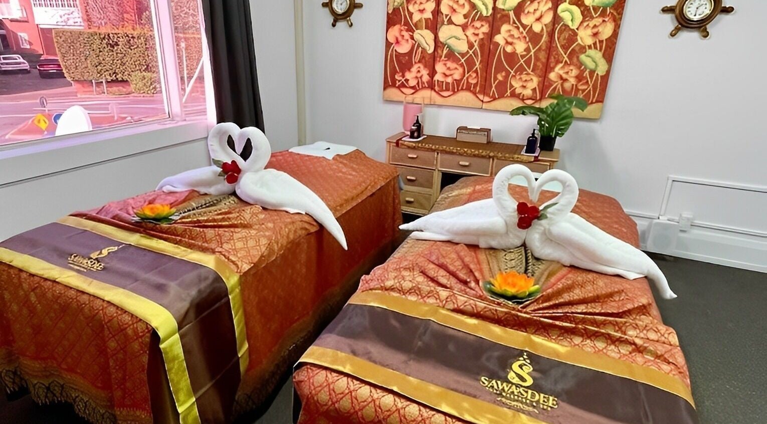 Luxury massage beds at Sawasdee Thai Massage and Spa at Parnell, Auckland, NZ with swan towel art.