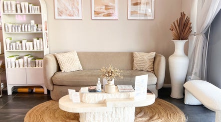 Lash and Brow Avenue - Narellan