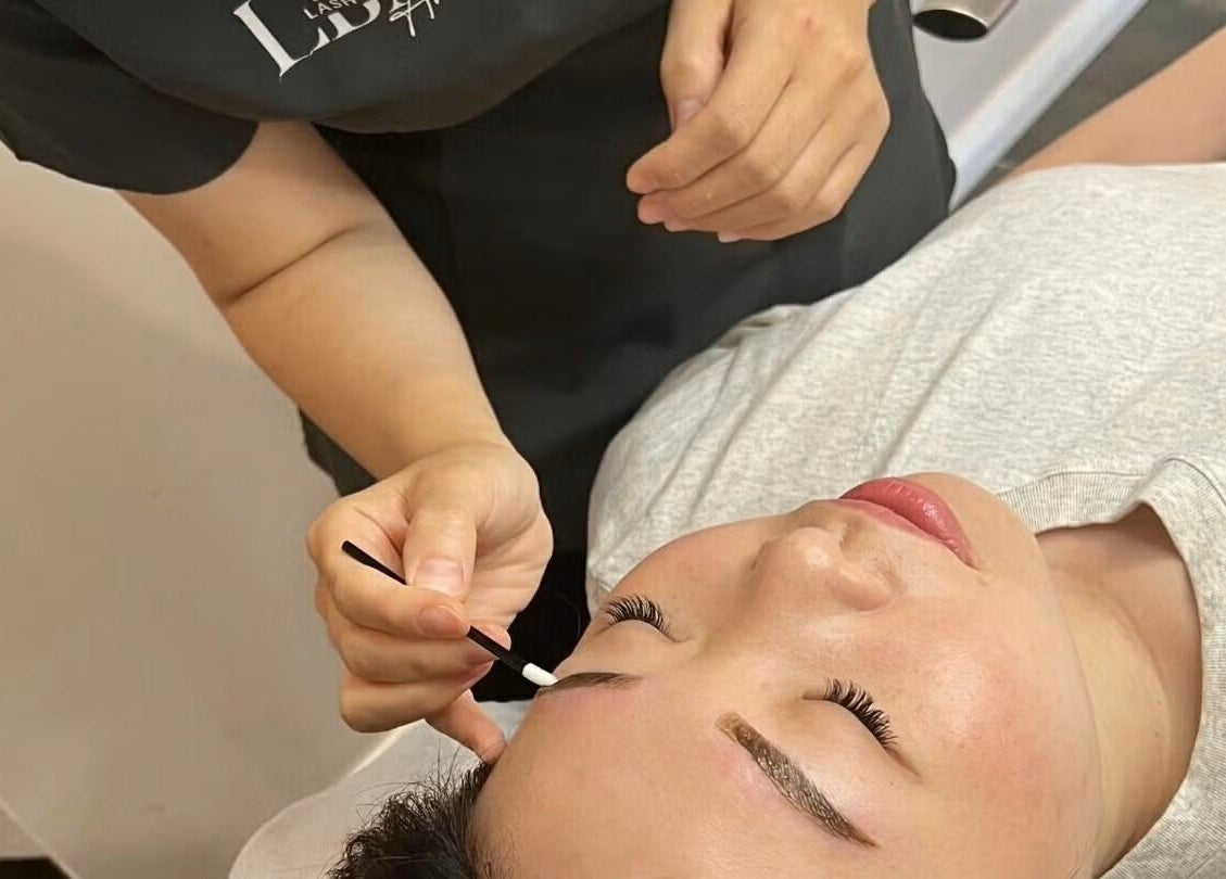 Expert brow treatment at Lash and Brow Avenue - Liverpool, New South Wales, AU. Perfect brows in a relaxing setting.