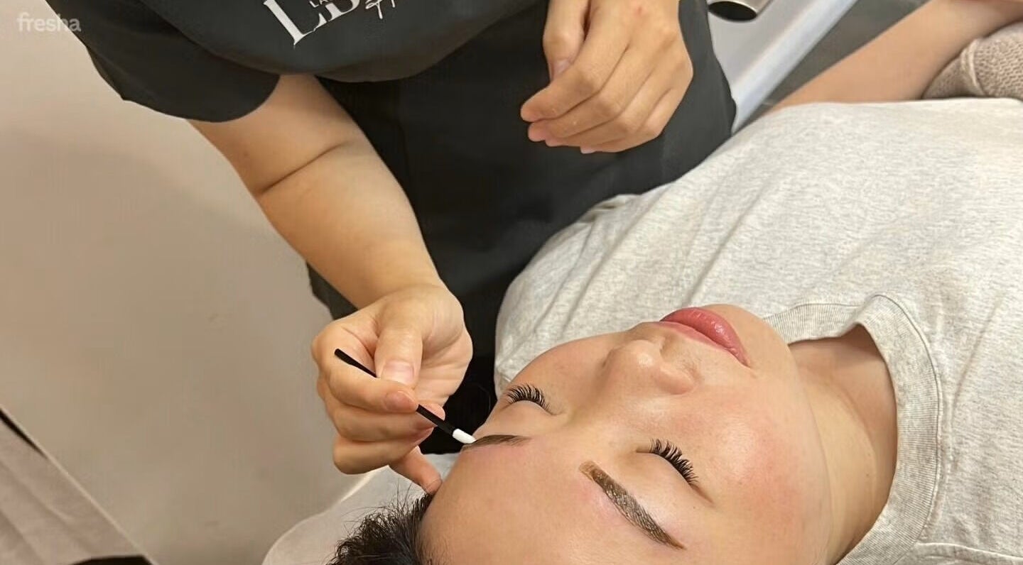 Expert brow treatment at Lash and Brow Avenue - Liverpool, New South Wales, AU. Perfect brows in a relaxing setting.