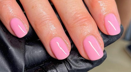 Maisy Williams Nails and Beauty image 3
