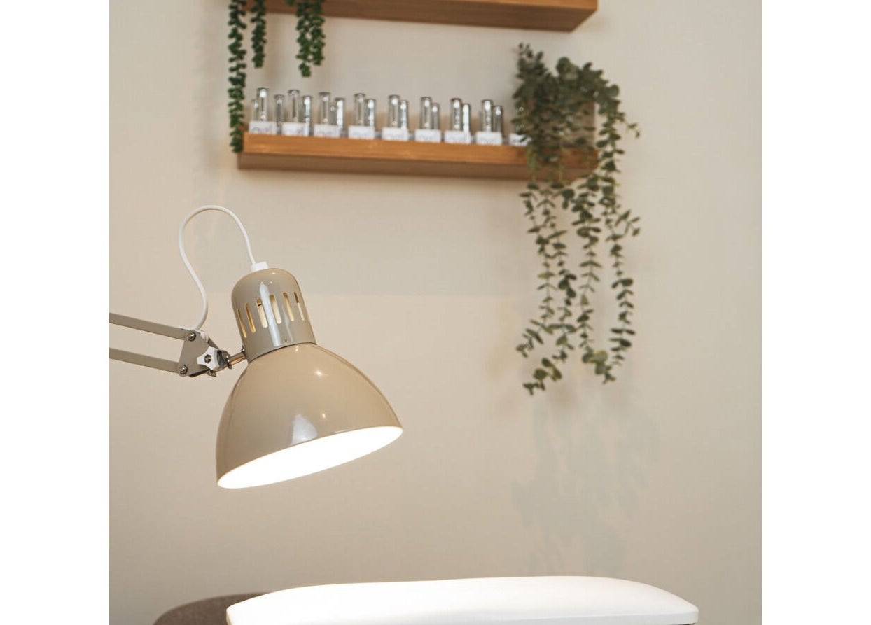Relaxing setup at Maisy Does Manis with lamp and greenery in Shrewsbury, England, GB.