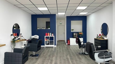 Armstrong's Hairdressing and Barbering изображение 3