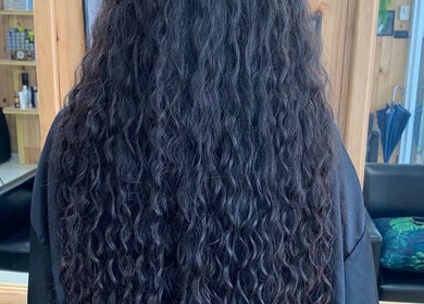 Beautiful long curly hair styled at VIP Healthy Hair in Muang Pattaya, Chon Buri, TH. Modern salon interior.