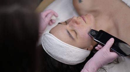 Immagine 3, INGLOW Laser Hair Removal & Aesthetics Salon