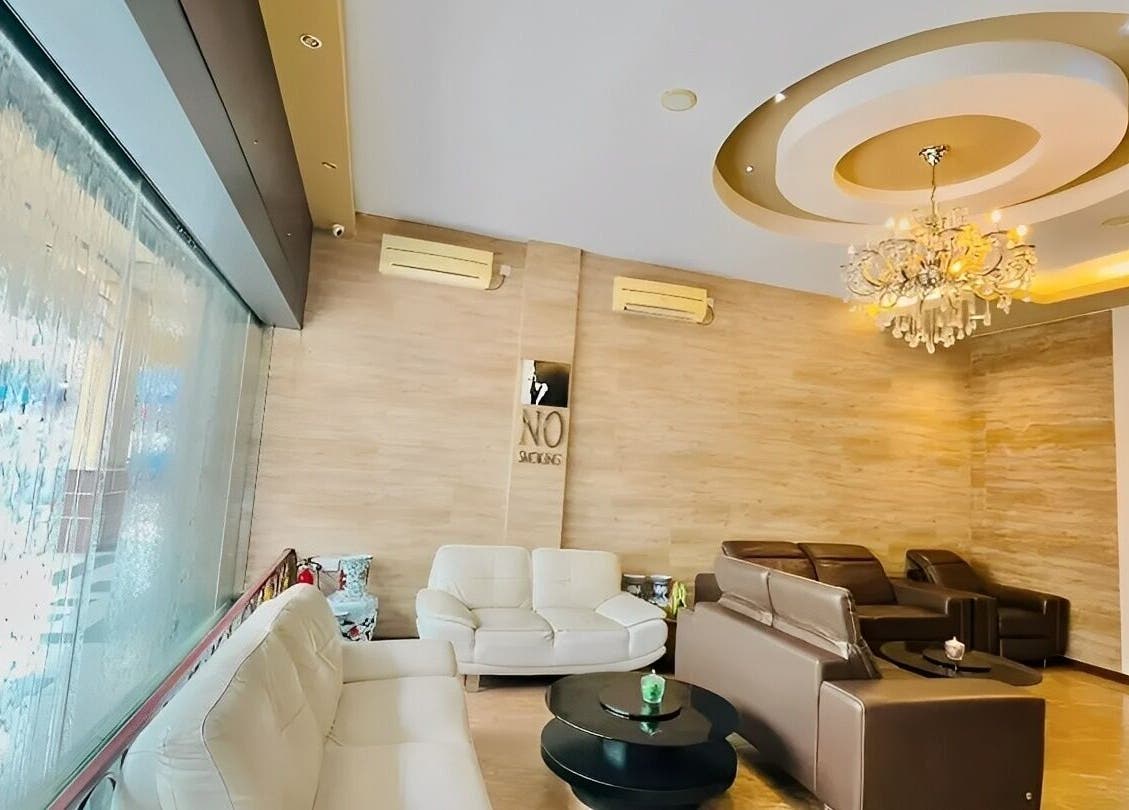 Elegant lounge area at Grand Majesty Day Spa, Batam, ID showcasing plush seating and a chandelier.