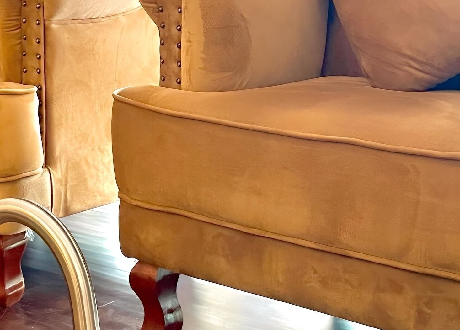 Elegant armchairs at Grand Majesty Day Spa in Batam, ID, offering plush comfort for guests.