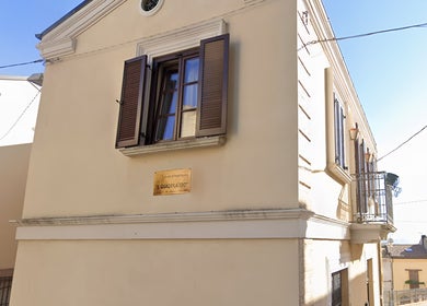Elegante facciata di Vrf Collagen Point SAN SALVO a San Salvo, Abruzzo, IT, con bellissimi dettagli architettonici.