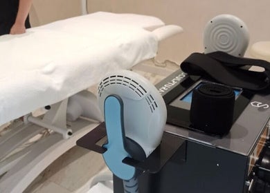 Sala trattamento con macchina estetica presso Vrf Collagen Point SAN SALVO, San Salvo, Abruzzo, IT.