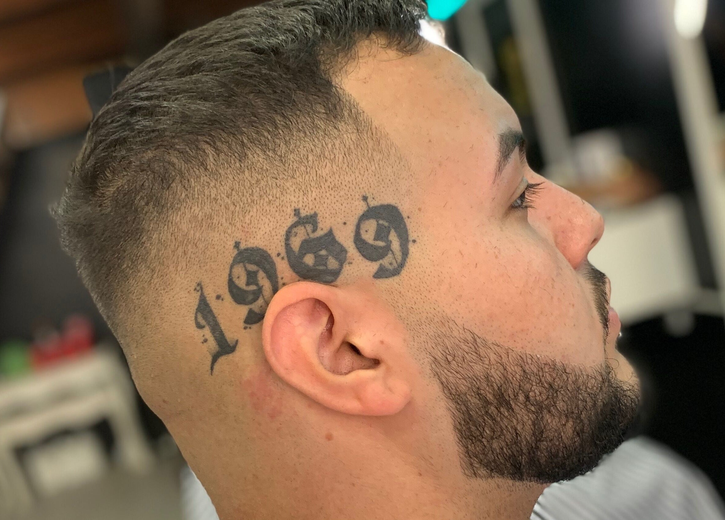 Tatuaje lateral de cabeza en MALDITO SANTO, Victoria, Provincia De Buenos Aires, AR