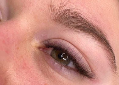 Close-up of perfectly styled lashes at Neeve Backhouse in Marske-by-the-sea, England, GB.