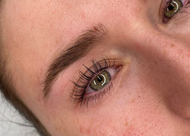 Close-up of elegantly styled eyelashes at Neeve Backhouse, Marske-by-the-sea, England, GB.
