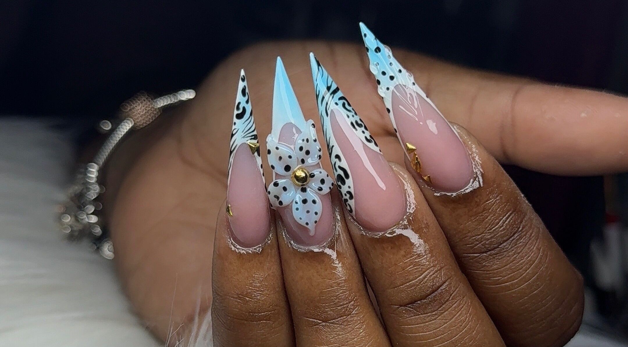 Elegant nail art design at Luxura.Beauty, Willemstad, CW, showcasing intricate floral and geometric patterns.