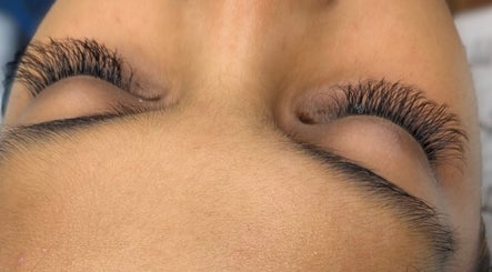 Lash Beauty TT image 3