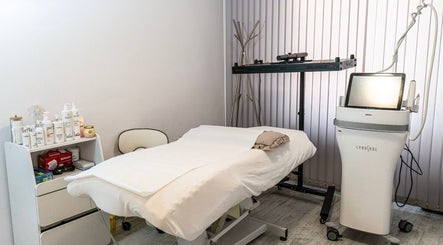 HOLISTIC BEAUTY