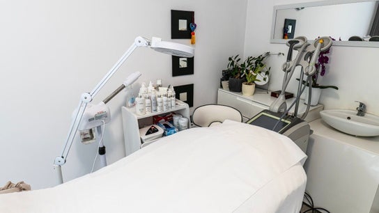 HOLISTIC BEAUTY