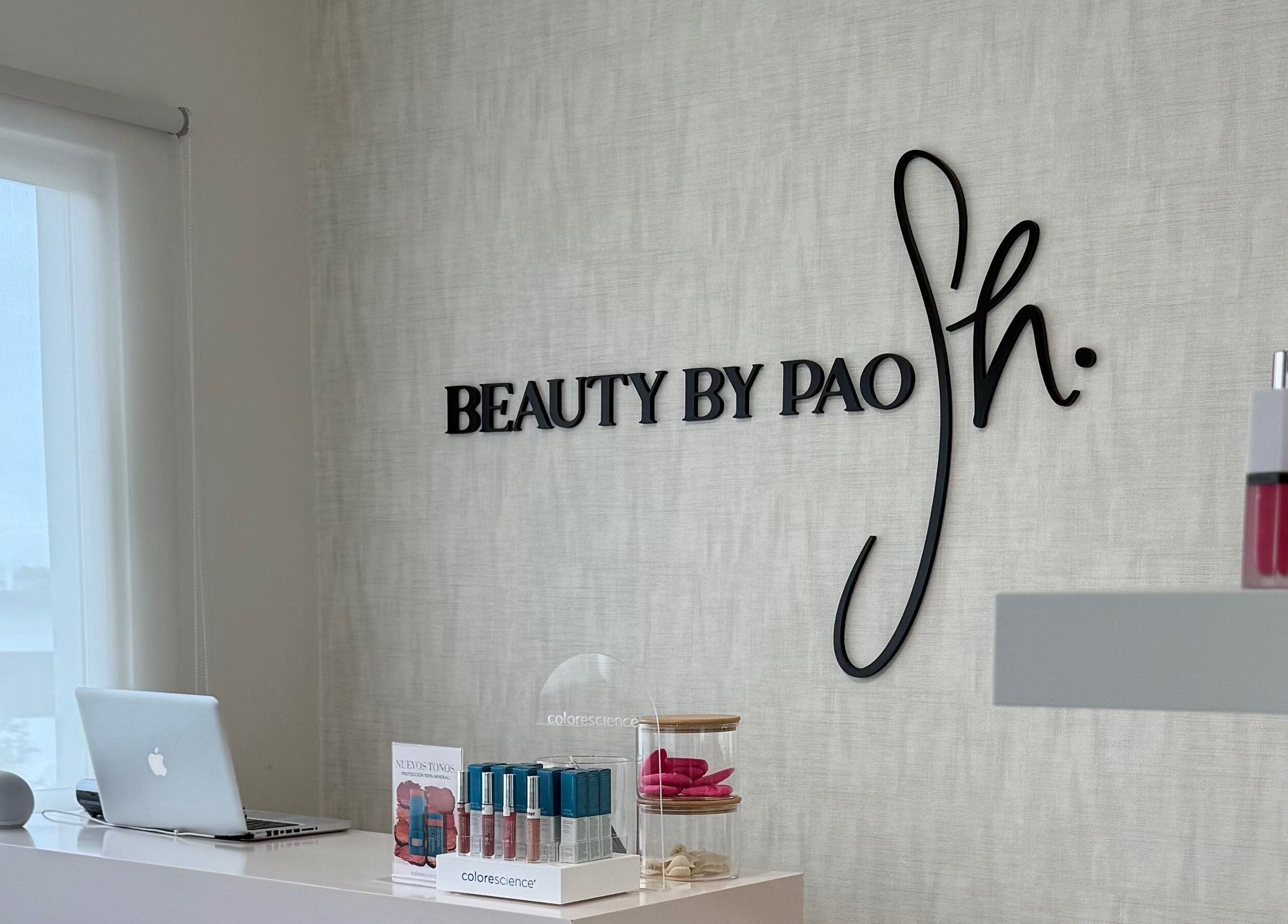 Recepción de Beauty by Pao Sh en Santiago De Los Caballeros, Santiago, DO con productos de belleza.