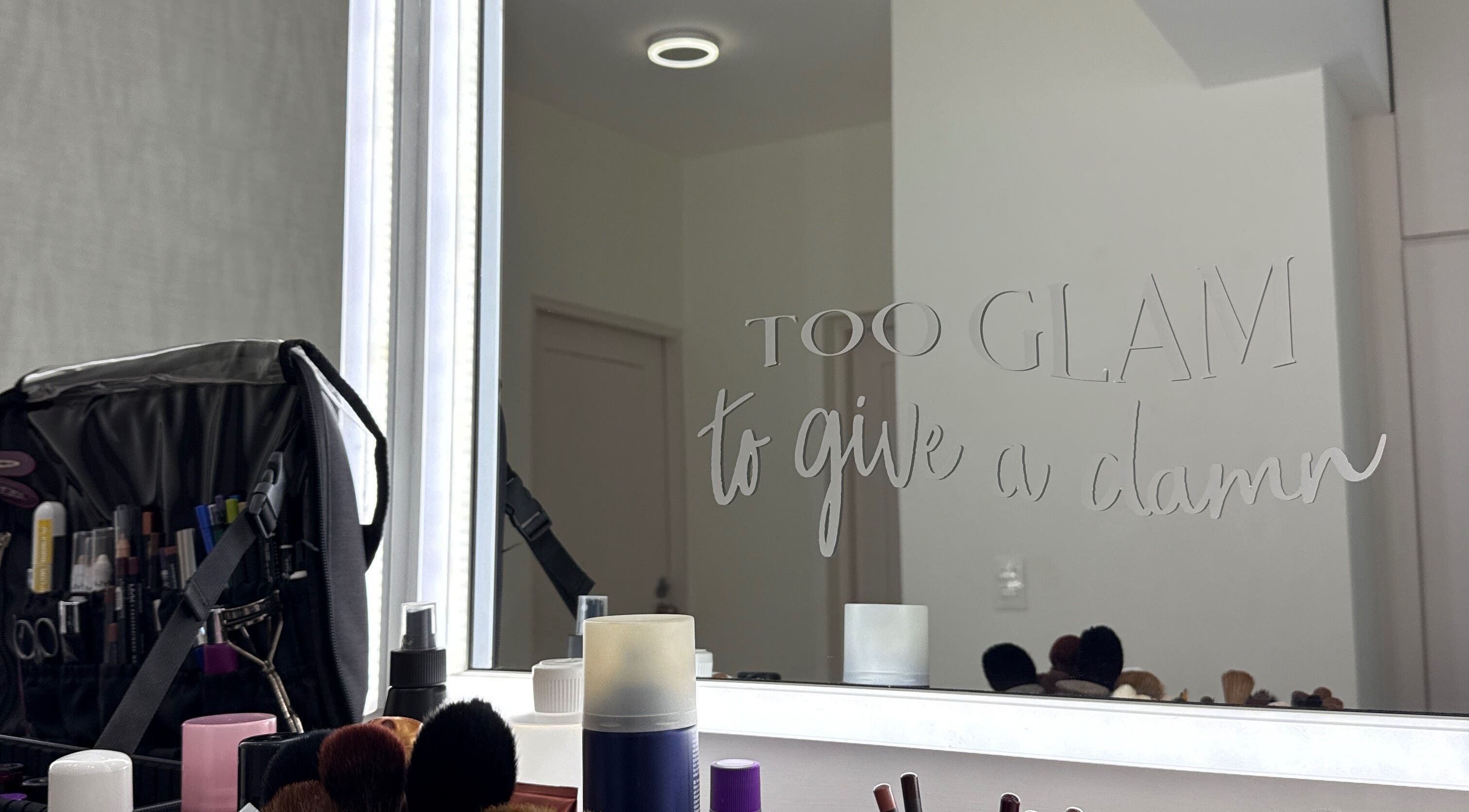 Tocador con frase inspiradora en Beauty by Pao Sh, Santiago De Los Caballeros, Santiago, DO.