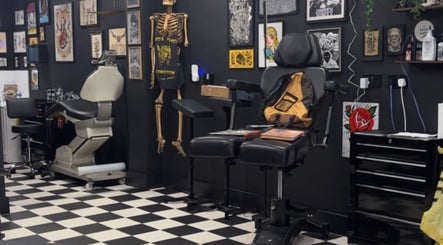 G’lamore Ink & Beauty tattoo room in Birmingham, England, GB featuring a stylish chair and artistic decor.