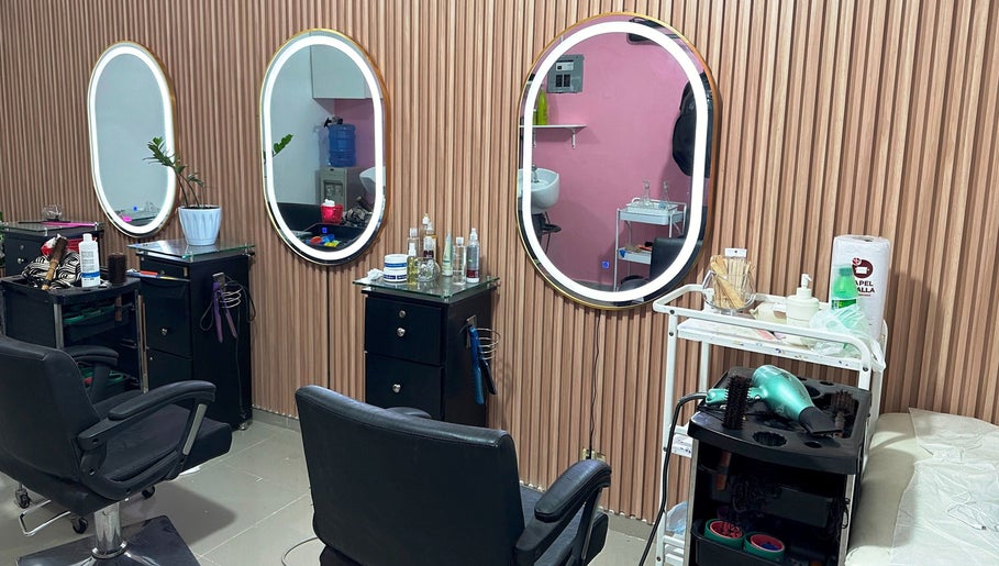 Laura Essence Beauty  Supply & Salón imagem 1