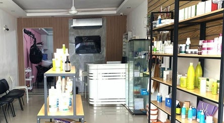 Laura Essence Beauty  Supply & Salón imagem 2