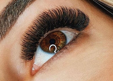 Close-up of expertly designed eyelashes at Olivio George • Lash Designer • Extensão de Pestanas •, Lisboa, Lisboa, PT.