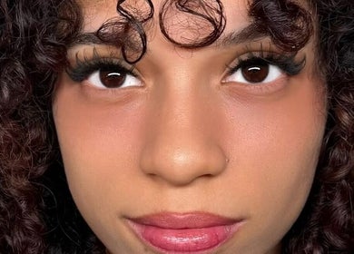 Close-up of eyelash extensions by Olivio George • Lash Designer • Extensão de Pestanas • in Lisboa, Lisboa, PT.