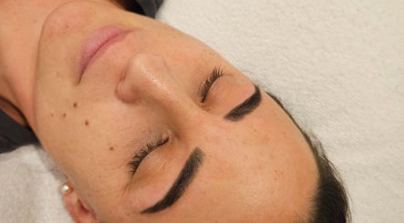 Gambar Jimboomba Esthetics | Skin | Brows | Lashes 2
